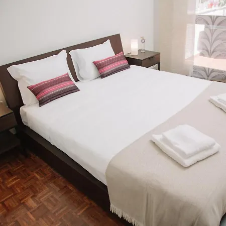 Guest Cedofeita Terrace شقة *