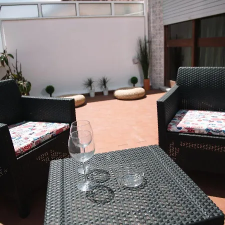 Guest Cedofeita Terrace شقة *